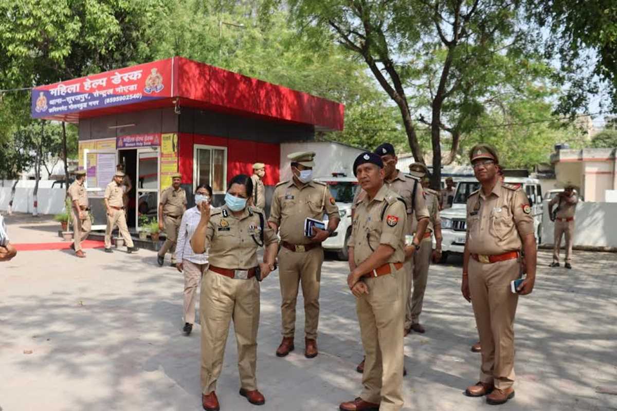 पुलिस कमिश्नर लक्ष्मी सिंह ने सूरजपुर व जारचा कोतवाली का किया औचक निरीक्षण पुलिस कमिश्नर लक्ष्मी सिंह ने सूरजपुर व जारचा कोतवाली का किया औचक निरीक्षण